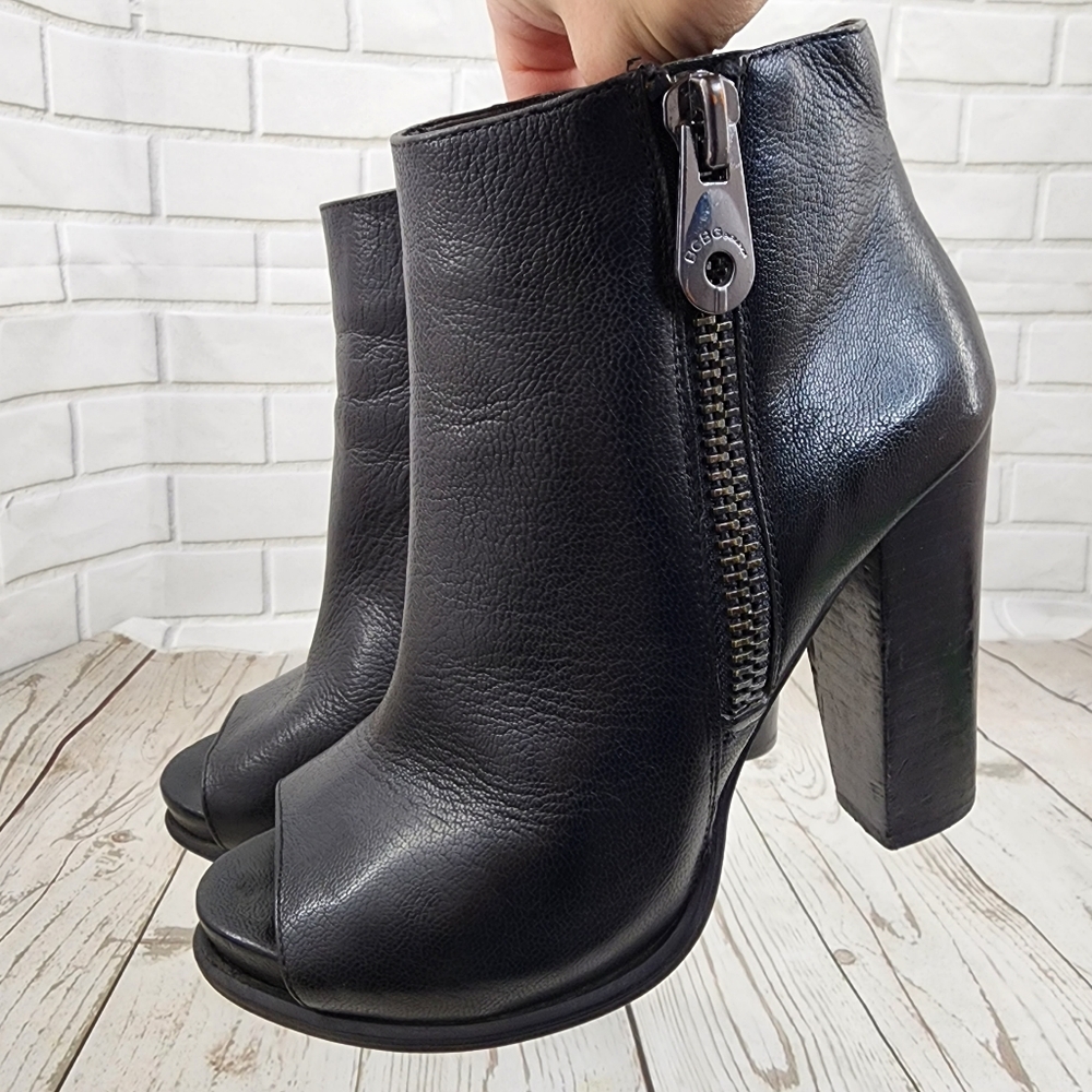 BCBGENERATION Genuine Leather Rocco Peep Toe Ankle Booties Heels Zip Black Sz6.5
